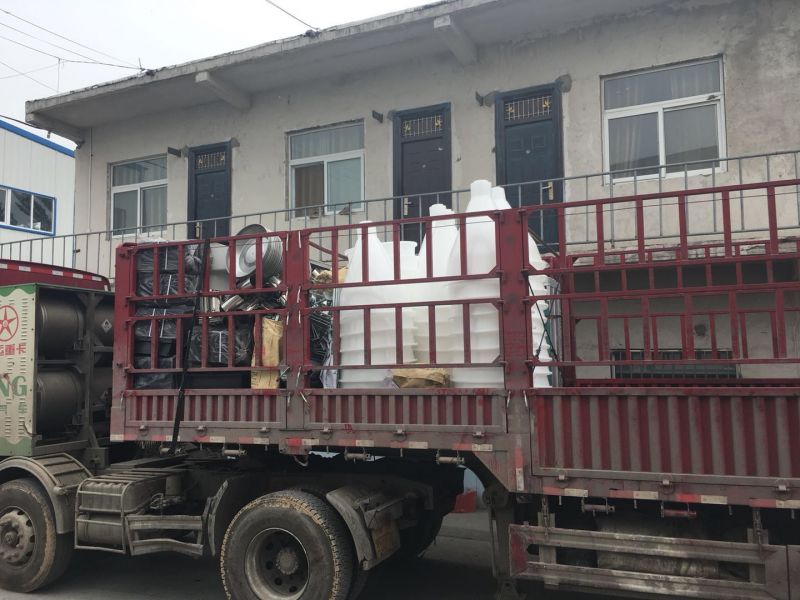 100公斤干湿料槽装车发货